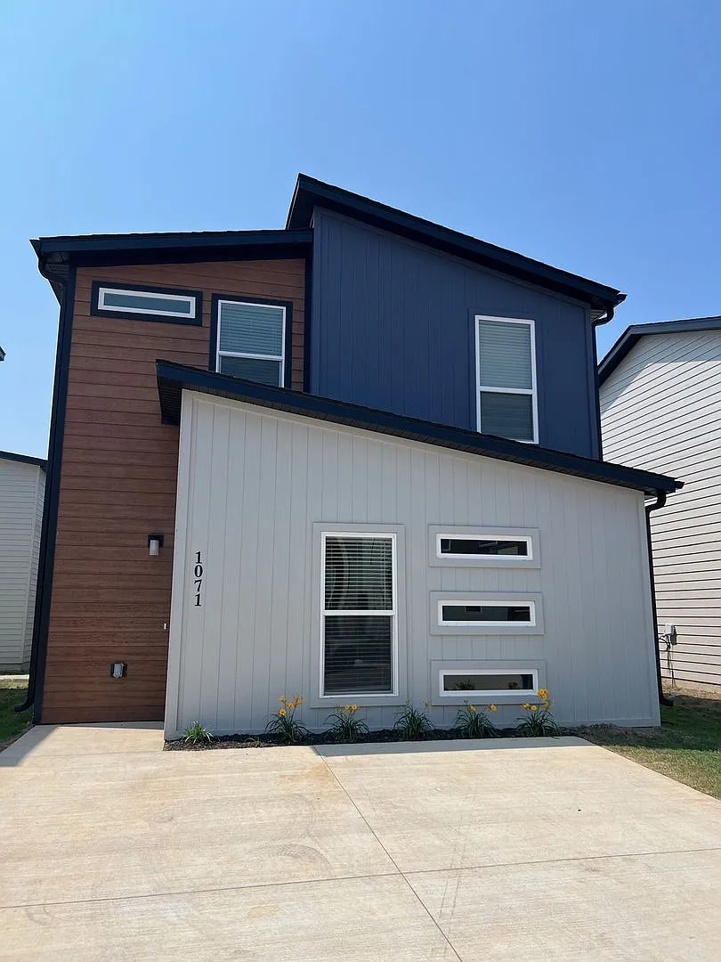 Featherston Village - Modern Living - Leasing Special! — Photo 1