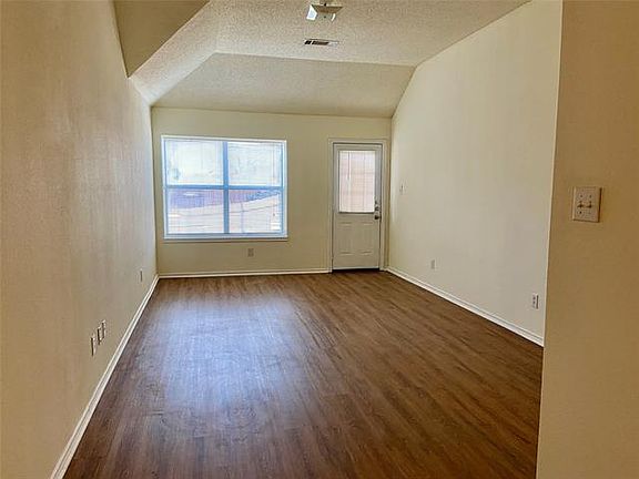 4th image of 1265 Cedarcrest Dr