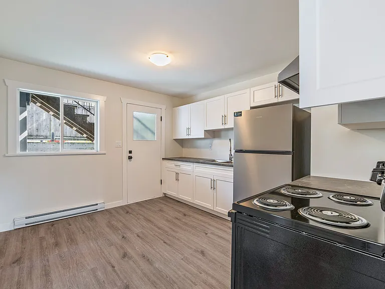 9250 Edwards Rd #5 — Photo 4