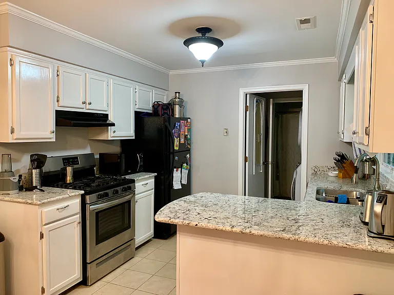 102 Chevron Cir — Photo 10