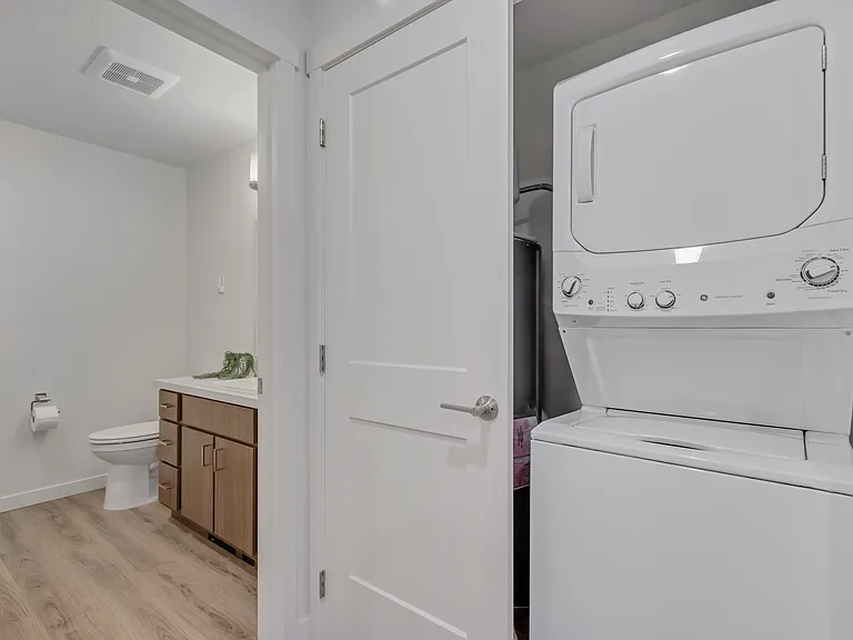 River Falls Apartments — Photo 37