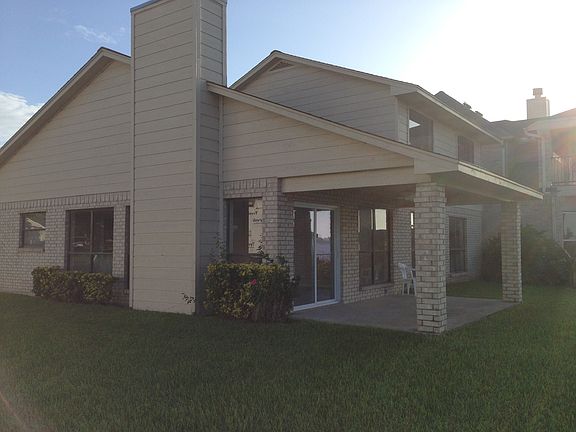 3rd image of 16430 Clear Water Cir