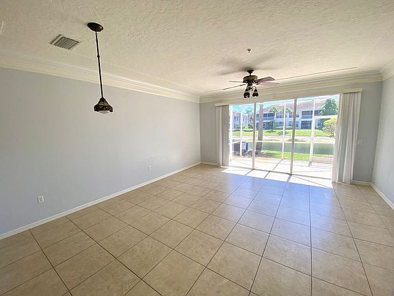 3rd image of 1164 Oxford Ln