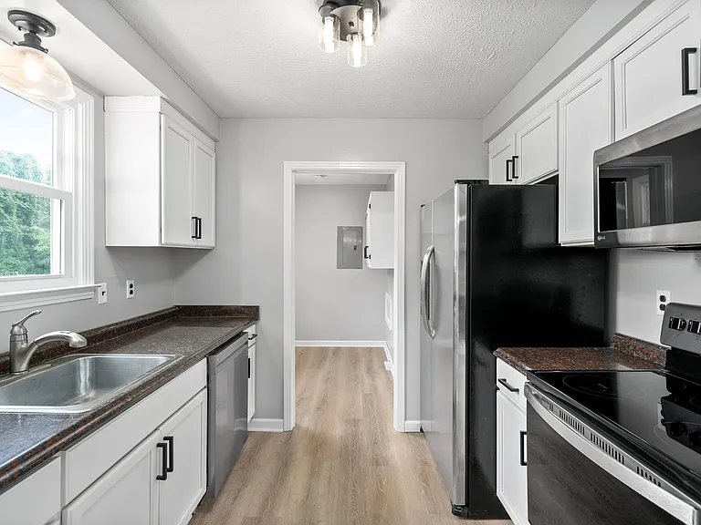 313 Grassland Dr — Photo 6