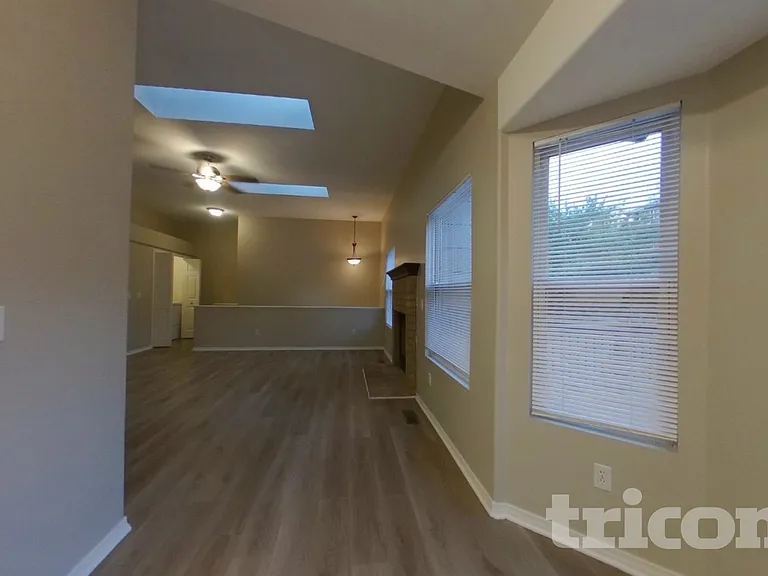 8195 Radcliff Dr — Photo 4