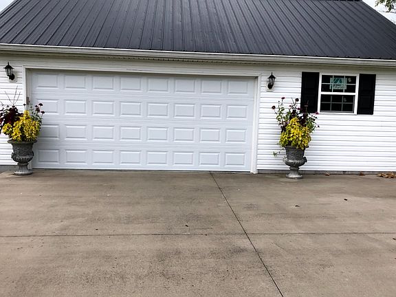 Detached garage 