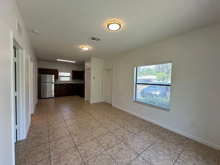 1035 NE 10th Ave — Photo 16