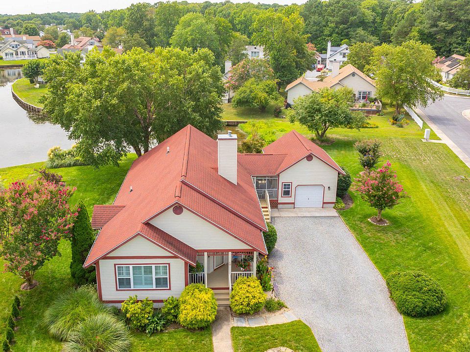 1st image of 10 Johns Ct