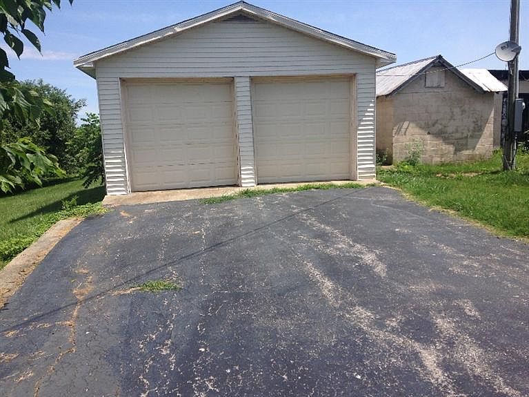 2nd image of 6157 Howards Mill Rd