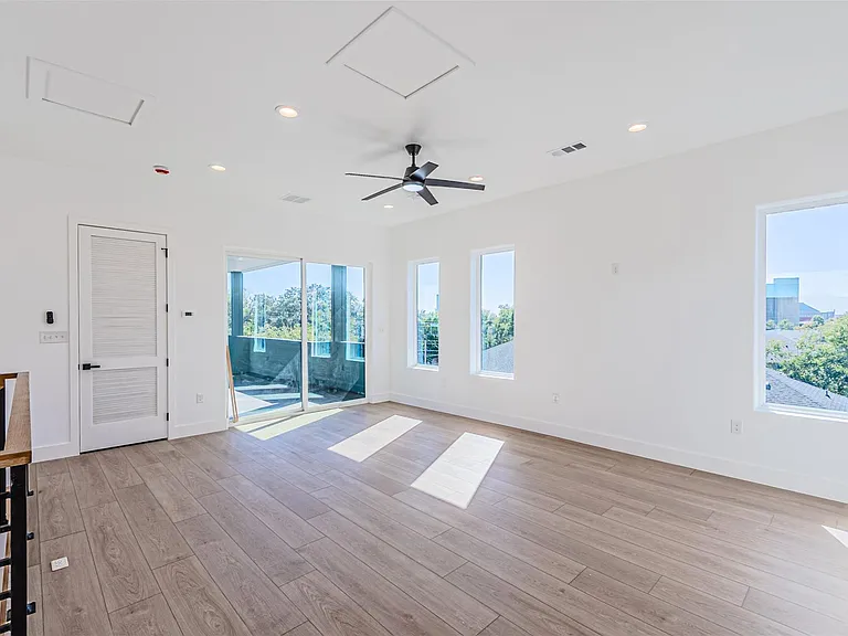 4319 Sylvester St — Photo 25