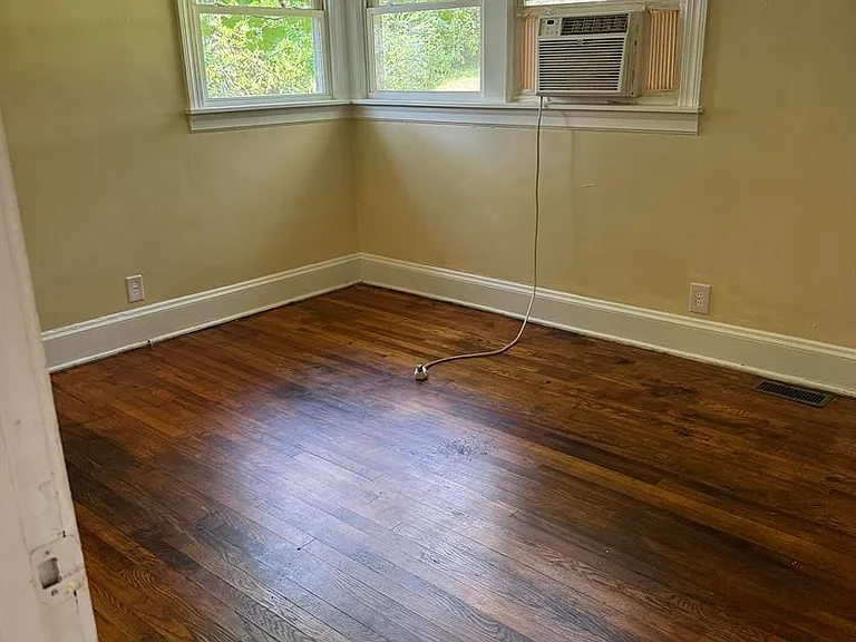 128 Lowell St — Photo 18