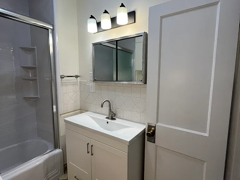 1021 N 47th Ave — Photo 23