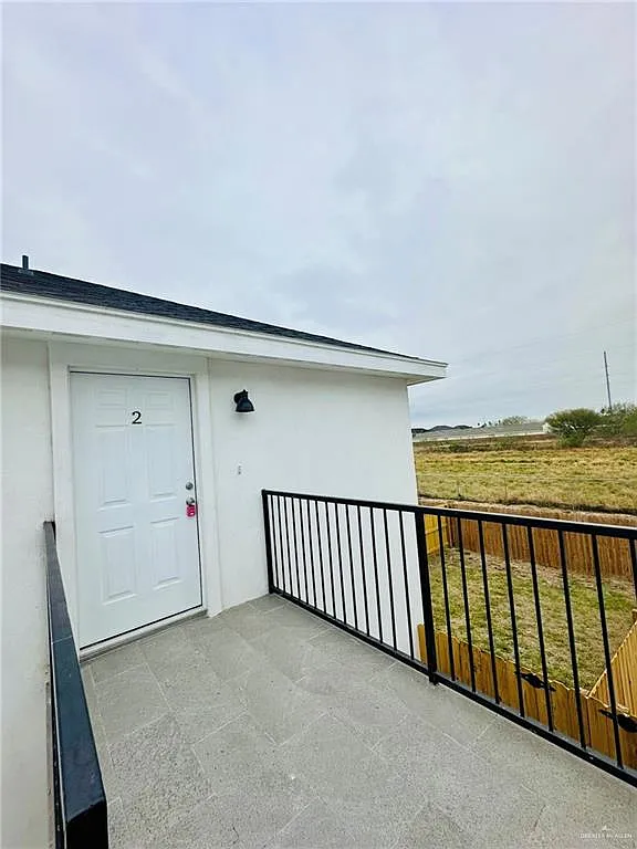 3 bed, 2.0 bath, 3900 sqft, $1,200 — Photo 3