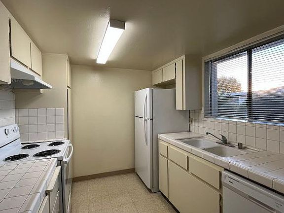 4th image of 4854 E Tulare Ave #103