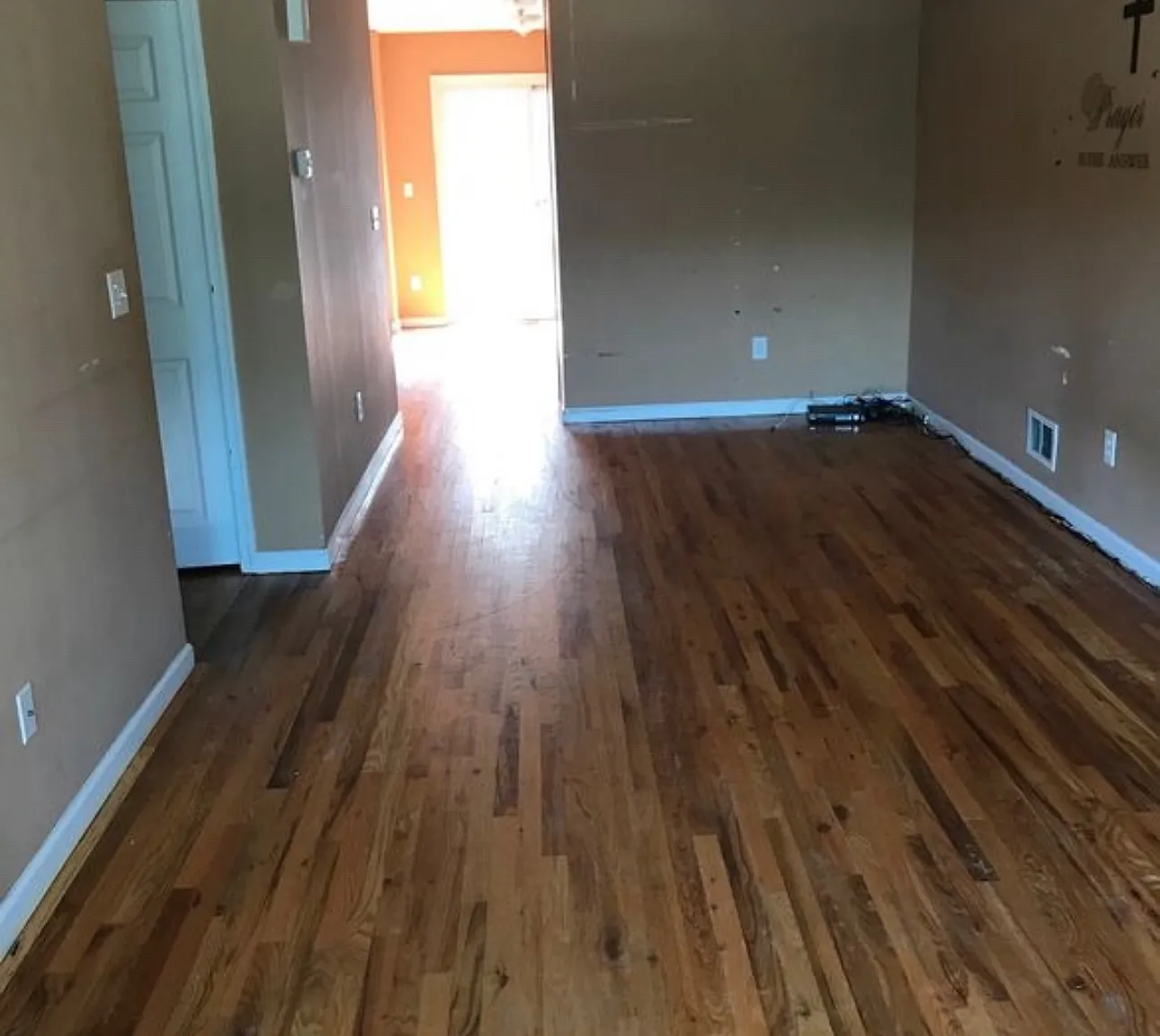 3 bed, 1.5 bath, 1300 sqft, $3,300 — Photo 2