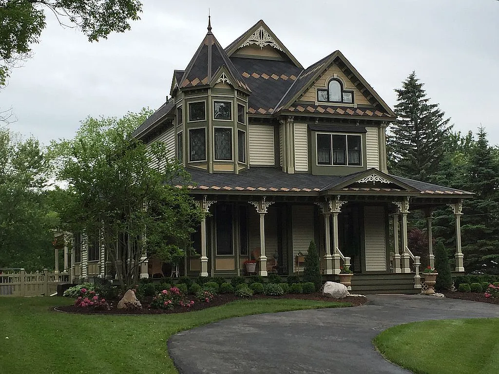 1960 Applewood Ln photo 1
