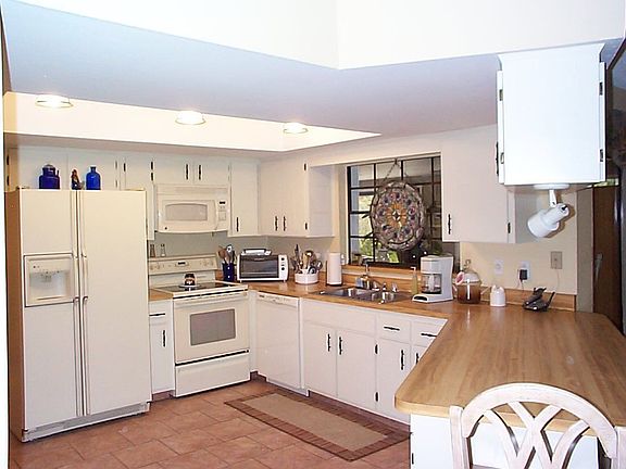 5th image of 400 Red Mulberry Ct