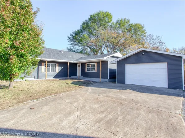 714 N 24th St, Van Buren, AR 72956