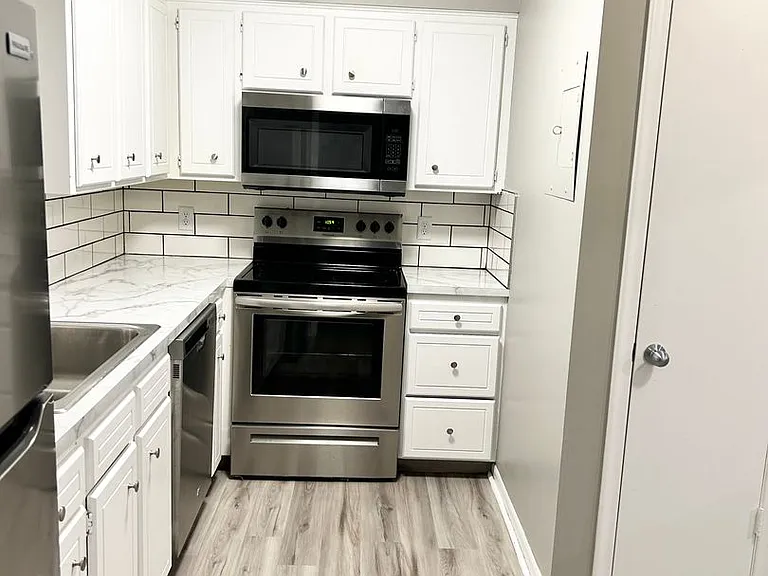 4813 Underwood Ave #4815 — Photo 3