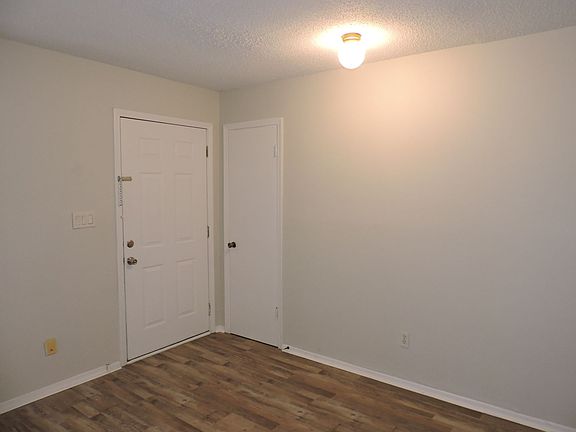 2nd image of 4810 Livingston Dr
