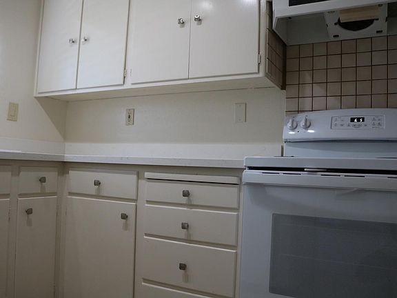 3rd image of 624 Cedar St APT 6