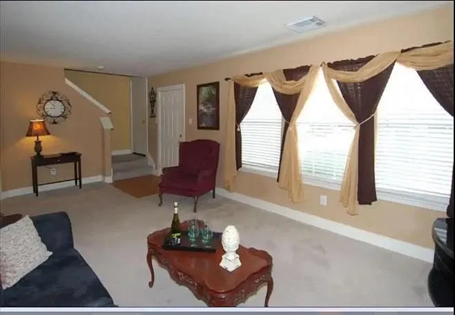 3 bed, 2.5 bath, 1545 sqft, $3,700 — Photo 4