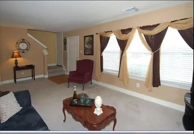 302 Kings Port St — Photo 4