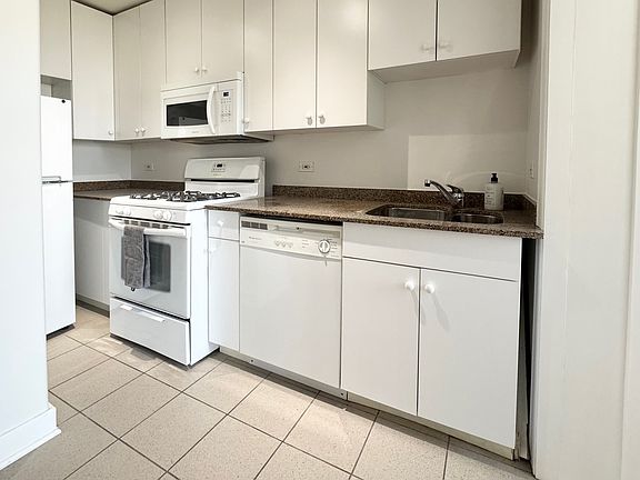 3rd image of 4335 W Irving Park Rd APT 102