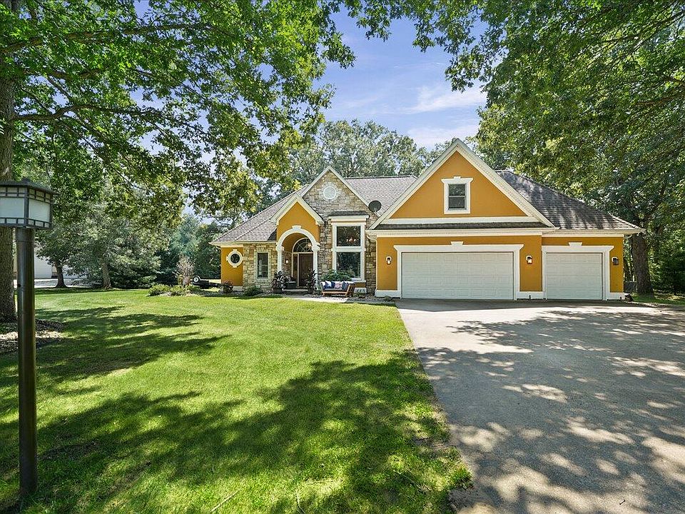 1st image of 11349 N Oak Ct