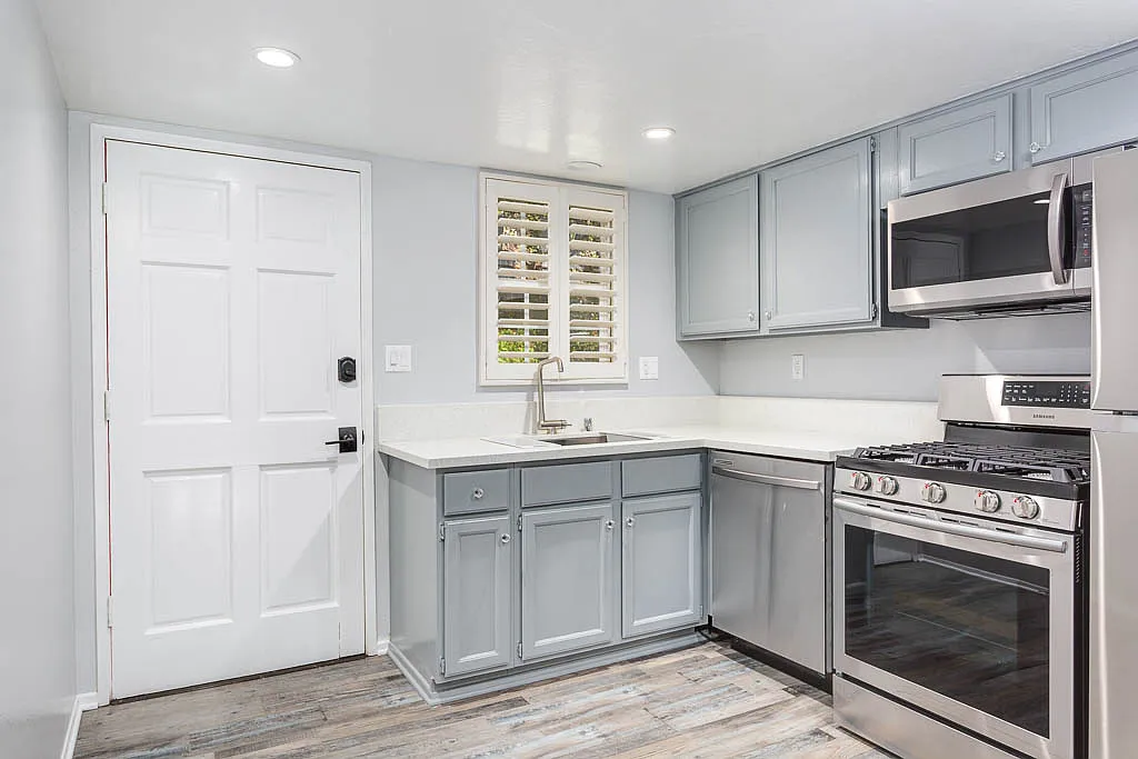 2 bed, 700 sqft, $3,695 — Photo 2