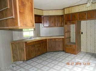 11731 Bluebird Dr, Lakeview, MI