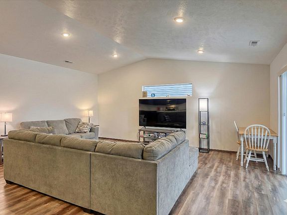 5th image of 10330 W Salmonberry Rd