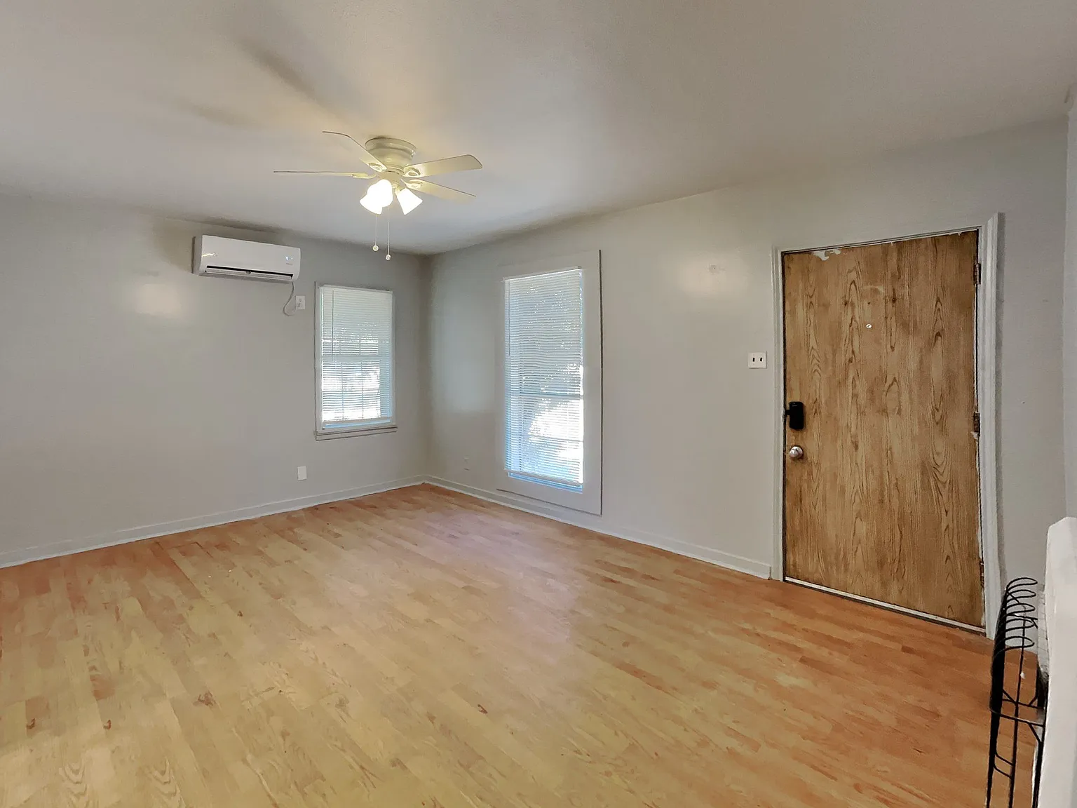 3 bed, 2.0 bath, 1023 sqft, $1,099 — Photo 2