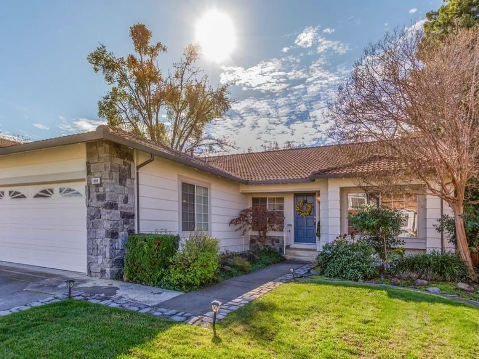 3309 Colonial Ct