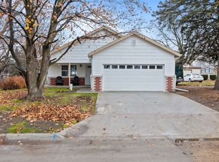 2505 E 40th St, Des Moines, IA 50317