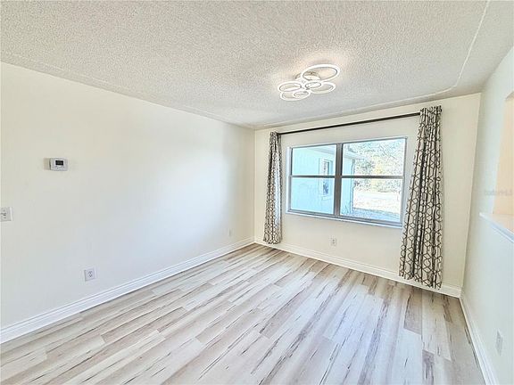 5th image of 17469 SW 35th Avenue Rd