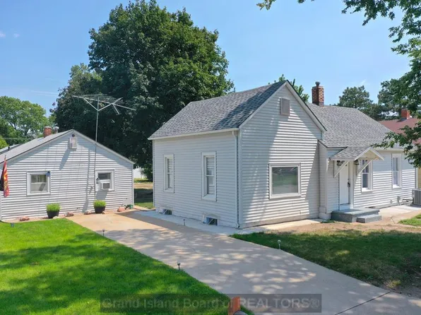 233-235 N Boggs Ave, Grand Island, NE 68803
