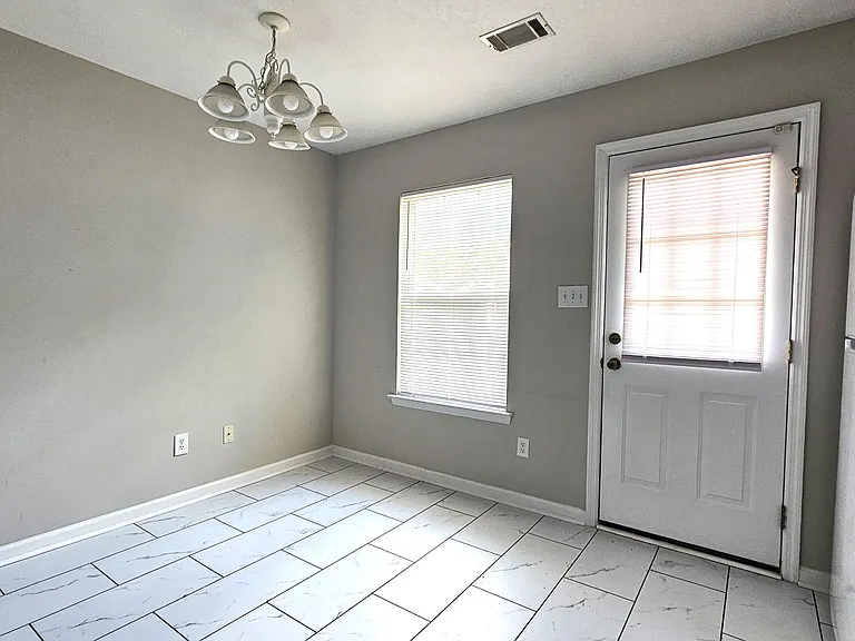 340 Greendale Pl — Photo 6