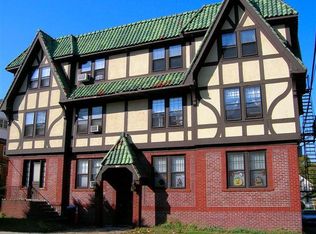 159 Main St APT 2B, Huntington, NY 11743