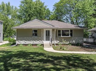 133 S Chase Ave, Lombard, IL 60148