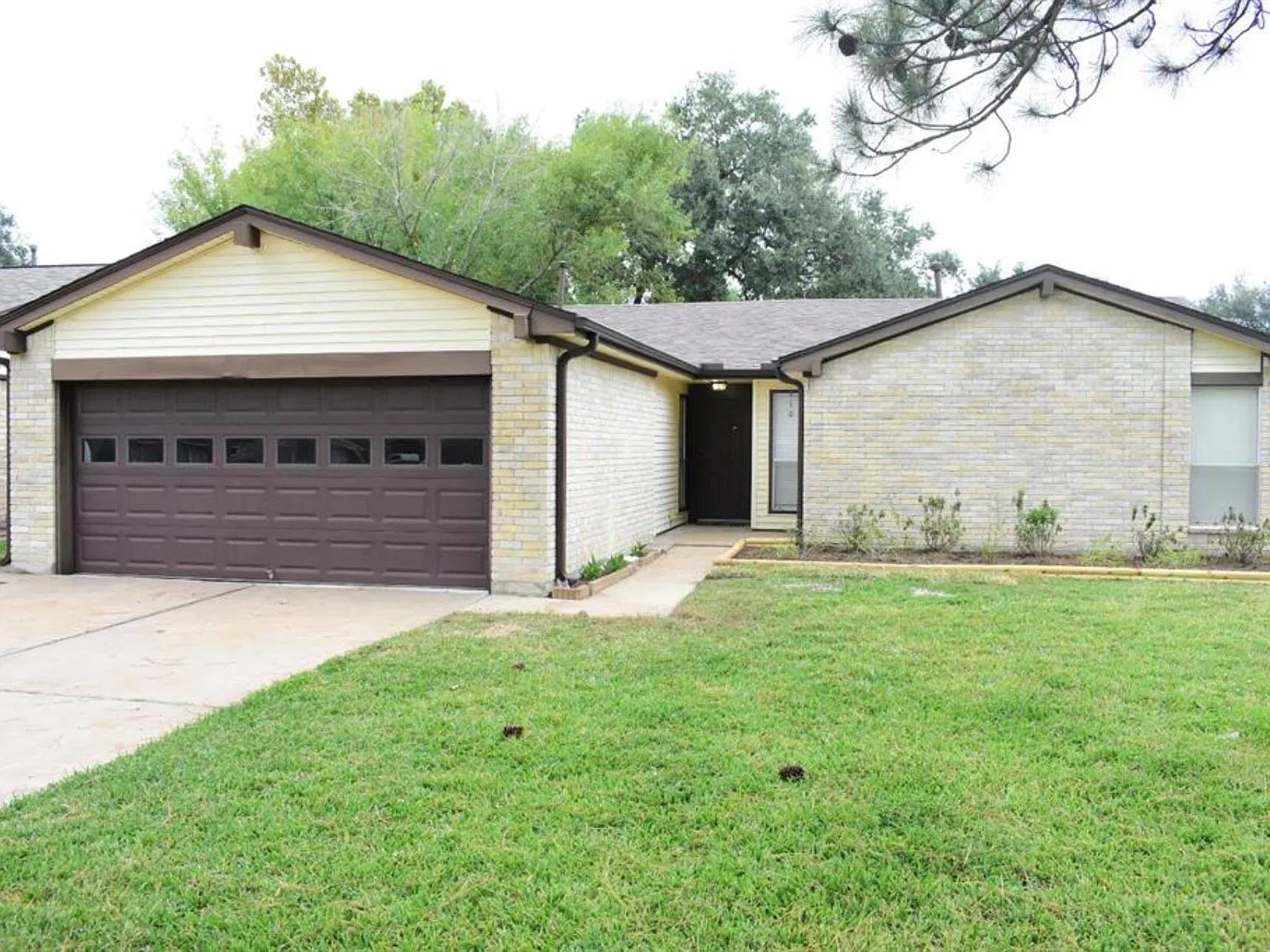 3 bed, 2.0 bath, 1478 sqft, $1,900 — Photo 1