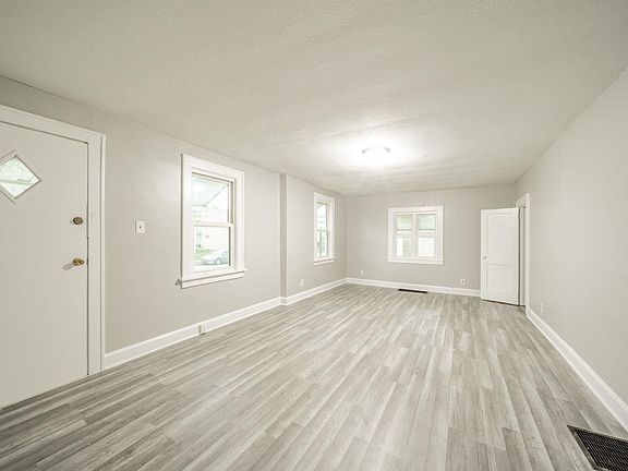 3rd image of 2422 Spring St