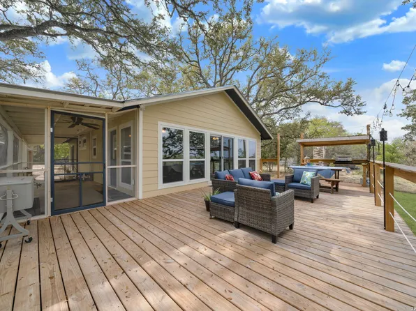 178 N LAKESHORE DR, Bandera, TX 78003