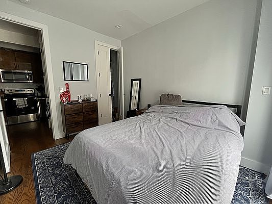 3rd image of 1492 Jefferson Ave #1