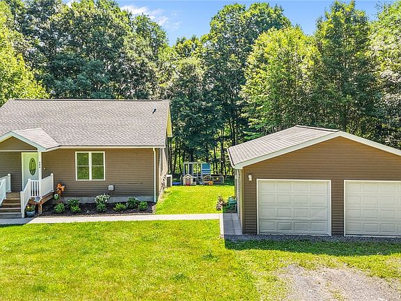 2nd image of 209 Stonehaven Cir