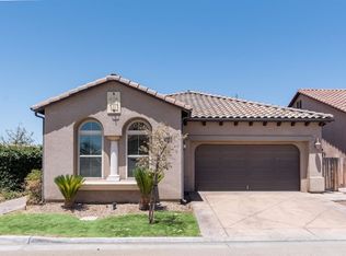 5953 E Via Casella Dr, Fresno, CA 93727