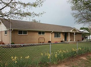 707 S Line St, Saint Jo, TX 76265