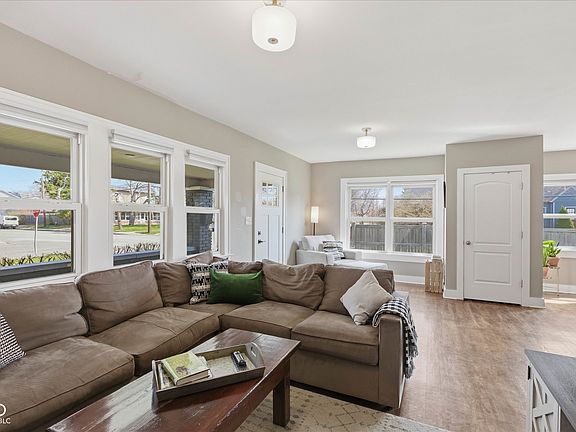 2nd image of 301 Berkley Rd