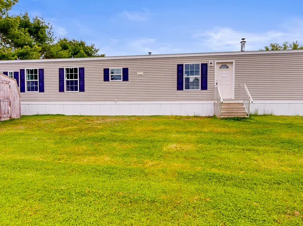 7 Tirrell Avenue, Mechanic Falls, ME 04256