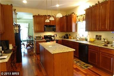 4th image of 1023 Harbor Dr
